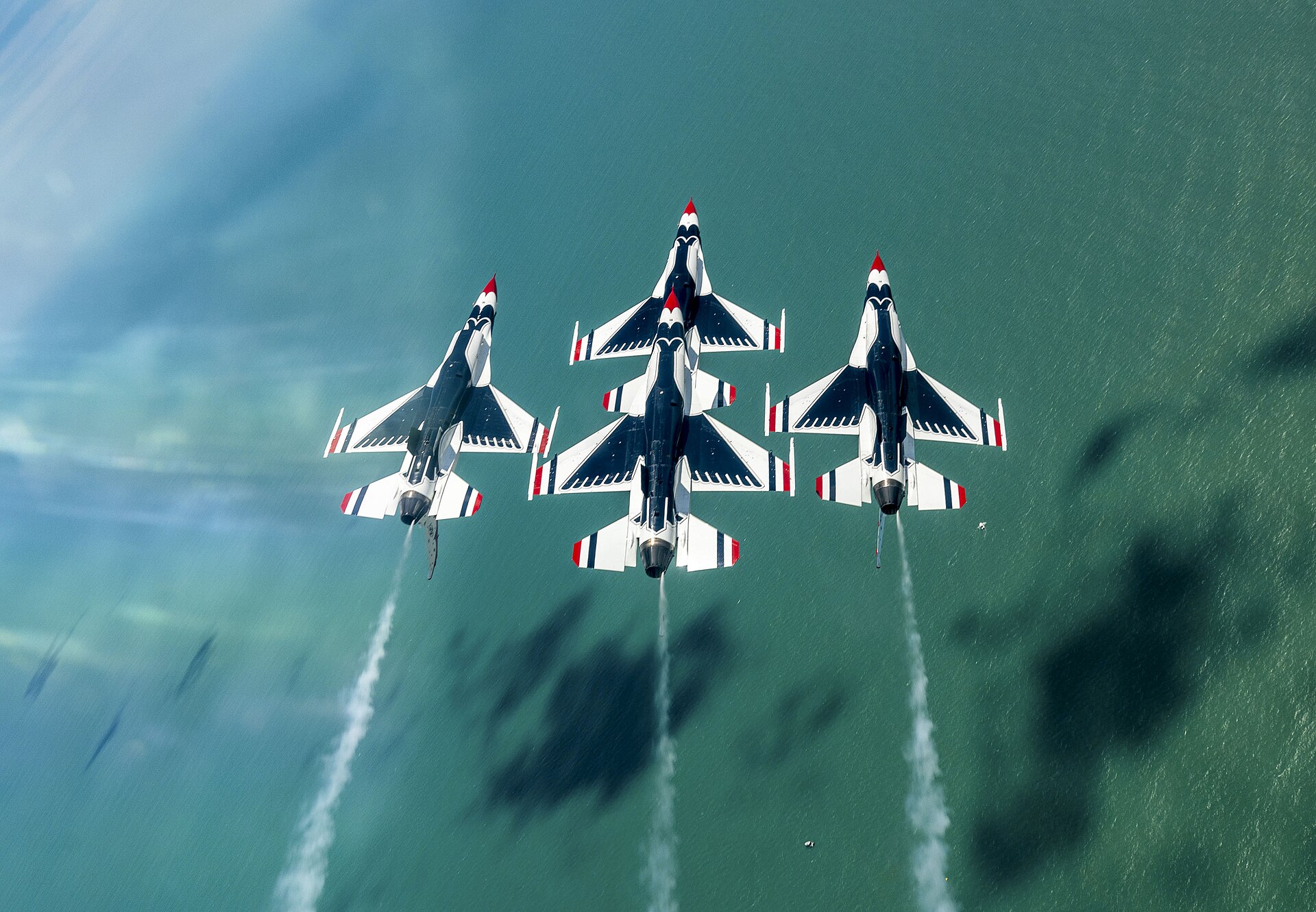 U.S. Air Force Thunderbirds aerial demonstration team in formation.